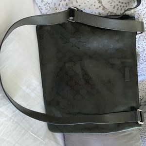 Gucci crossbody bag in olive green. Leather